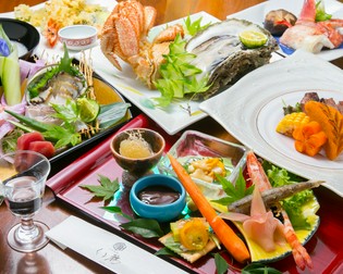 三陸の旬魚介、花巻の新鮮野菜など、岩手が誇る山海の幸が揃う