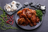 甘辛いソースがたまらない！子どもから大人の方まで食べやすい人気メニュー『ヤンニョムチキン』