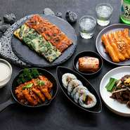 料理につかわれる野菜や肉などは、新鮮な国産食材を使用。味の基本となる調味料や香辛料、唐辛子などは、韓国の食材を使用して本場の味わいを再現しています。
