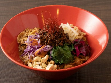 野菜たっぷりヘルシーな『煎り白ごま薫る5種野菜の担々麺』