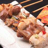 和モダンな空間で焼鳥はいかがですか？お料理に合わせて国産ワインや日本酒もご案内可能です。普段と一味違った焼鳥デートをお楽しみください。