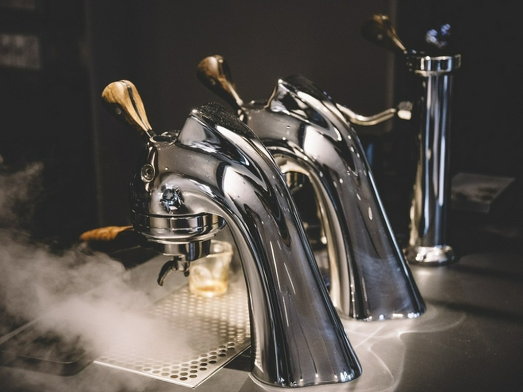 日本にまだ数台しかない最新エスプレッソマシンmodbar