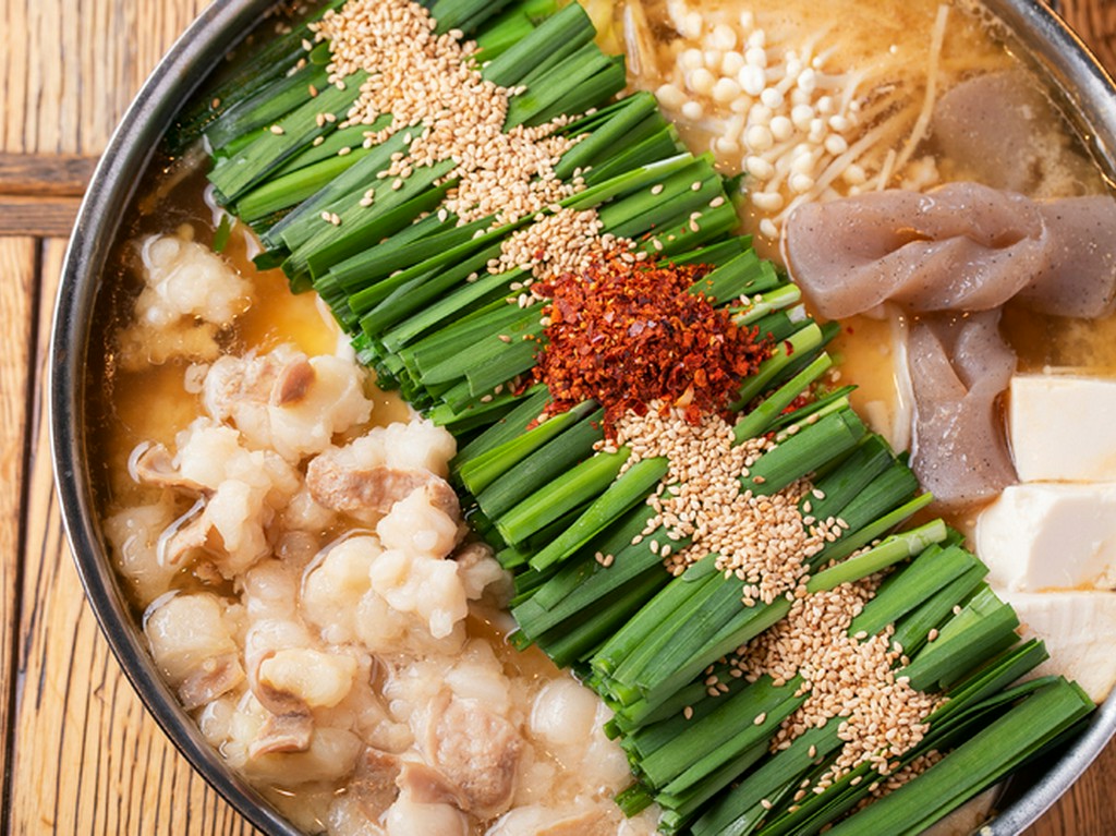 4種類のスープがそろう自慢の『もつ鍋』、九州の味覚を堪能！