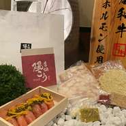 3日間かけて熟成する『自家製ゆず明太子』をはじめ、自慢の『もつ鍋』や逸品料理など全てのメニューをお持ち帰りできます。家族や親しい人とお鍋を囲むのもよし、大切な人へのお土産にするのもオススメです。