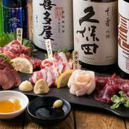 目にも鮮やかな馬肉のお刺身は、九州・熊本を代表する定番グルメの一つ。希少な部位に出合えるのも、この店を訪れる楽しみ。ほんのり甘い「ゑびす醤油」をつけていただけば、思わずお酒も進みます。