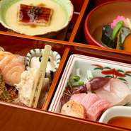 ランチでは月替りの季節御膳をご提供しております。またディナーのおまかせコースはお好みで料理をお出しする事もでき、季節やその日の仕入れ、目の前のお客さまに柔軟にあわせて対応致します。