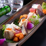 料理長が目利きした鮮度の良い旬の鮮魚の盛り合わせ。