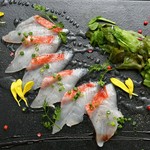 香味野菜と淡白な鰆のたたきをオリーブオイルで。