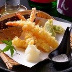 食感の良い海老の天ぷら4本入り。