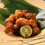 食感のいい岩だこを卵白を使用した衣で包みました。