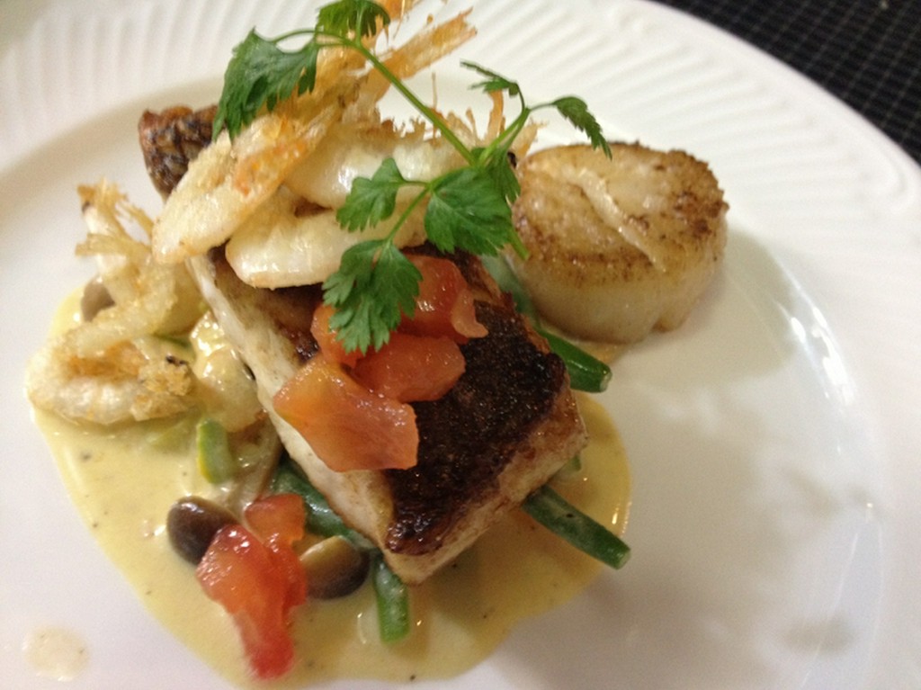 鮮魚のポワレ、フレッシュトマトのヴィネグレット　