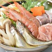 夏には夏の食材、冬には冬の食材を使用。その時々で色々な魚介を楽しめます。1人前から注文できるので、「ちょっとだけ食べたい」なんて時にも嬉しい一品です。※写真は2人前