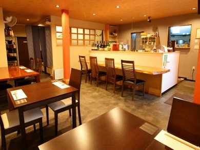 風情溢れる和風のテイストで、ゆったりと落ち着ける店内