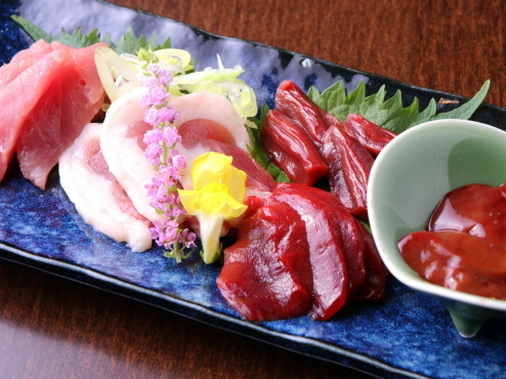 京都産鴨の新鮮な旨味が存分に楽しめる『鴨刺し』