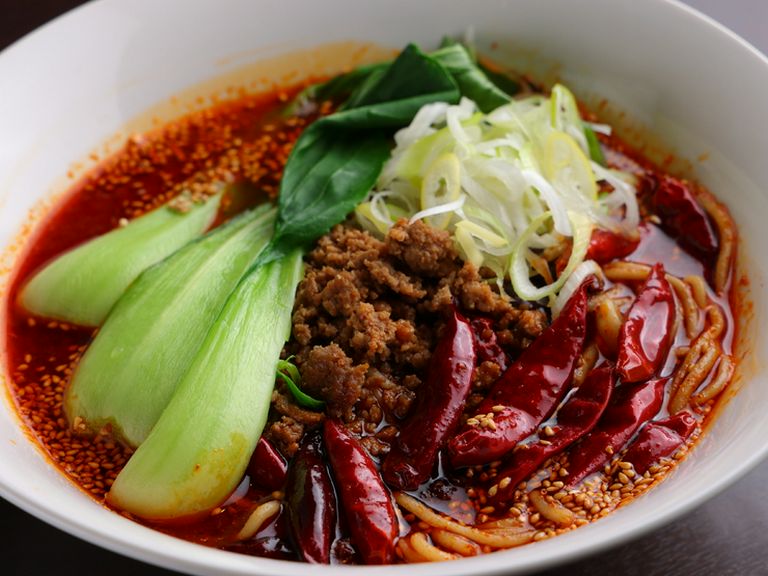 唐辛子と山椒の痺れる辛さがクセになる『四川麻辣坦々麺』