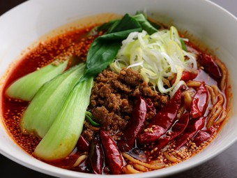 唐辛子と山椒の痺れる辛さがクセになる『四川麻辣坦々麺』