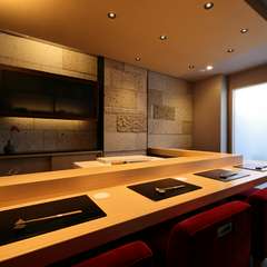 カウンターのみ6席のプライベート空間で特別な時間を過ごせる