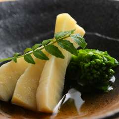 季節の移ろいを堪能できる2種のコース料理を用意