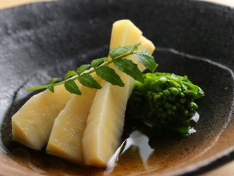 春の訪れを盛り込んだ『菜の花と筍の炊き合わせ』