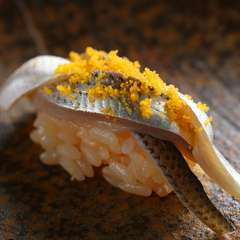 江戸前伝統の技が光る『コハダの黄身おぼろ』