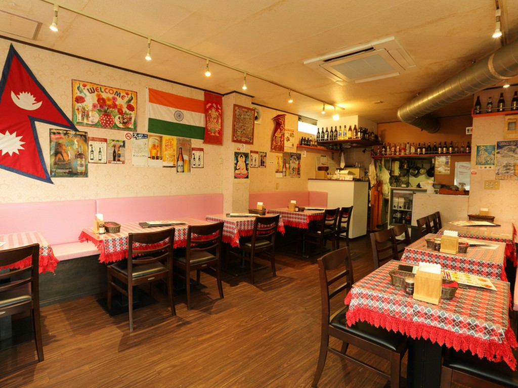 オリエンタルな雰囲気が漂う店内で、こだわりの料理を味わう