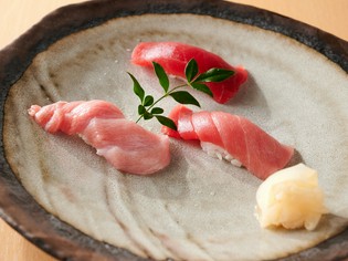 しっとり、ねっとりとした生の本鮪を部位ごとに食べ比べ