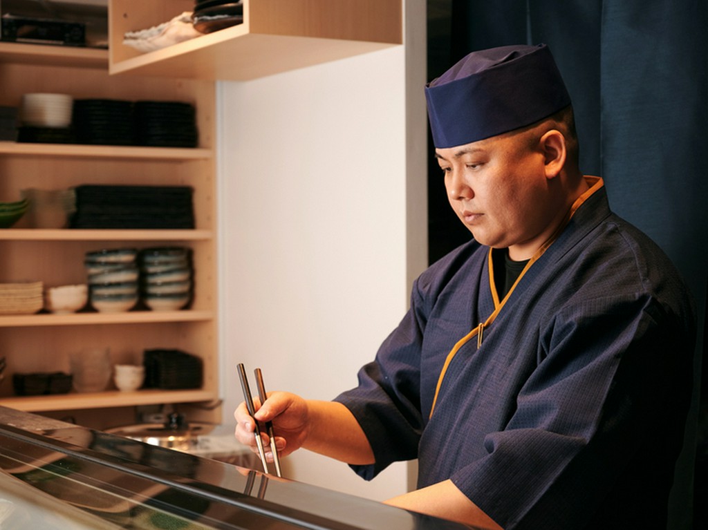 明るく笑いの絶えない寿司店を目指し、温かみのある接客を実践