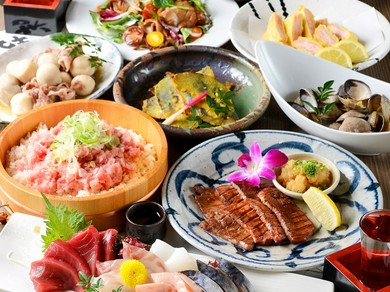 バリエーション豊富な料理を囲んで盛り上がる歓送迎会