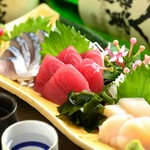 人気の盛り合わせです！　5種、7種、希望のお刺身等あればご相談下さい。御用意させて頂きます！