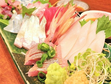 【本日の刺身盛り合わせ】※写真は2~3人前