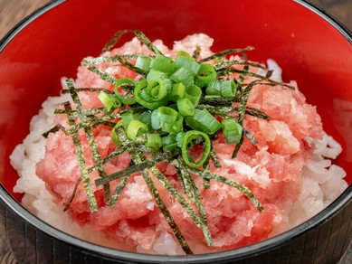 【ネギトロ丼】国産まぐろ使用！とろけるような舌触りで〆に最高の逸品！