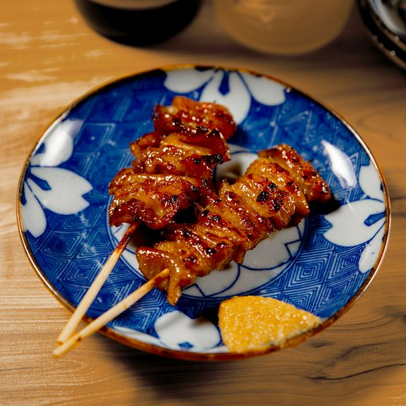 【とりかわ串】表面をカリッと香ばしく焼き上げた一本！（塩・たれ）