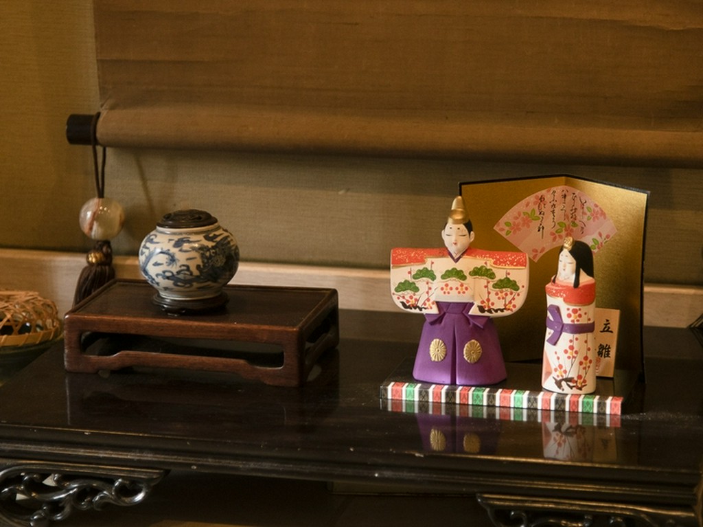 季節感豊かな調度品や奥ゆかしさのある骨董