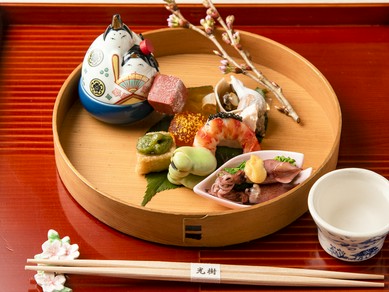 日本酒に合わせて楽しみたい、季節の食材をふんだんに用いた『八寸』