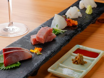 口の中いっぱいに旨味があふれる『究極の血抜き　刺身盛り合わせ』