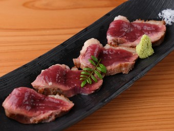 “素材そのもののおいしさ”を堪能できる『かすみ鴨のタタキ風』