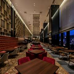 広々とした上質な空間で、バラエティに富んだブッフェをご用意