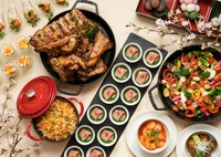 目の前でお料理を仕上げるライブキッチンではシェフパフォーマンスも!
昼食 11:30~14:00 土・日・祝日 大人3700円 月~金 大人4200円
夕食 17:00~22:00 土・日・祝日 大人5700円 月~金 大人4700円