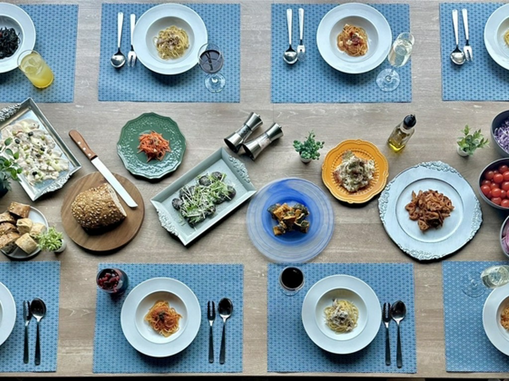 パスタ17種＋季節のサラダ・タパス、パン、カフェドリンクバーなどがセットになったランチプラン
