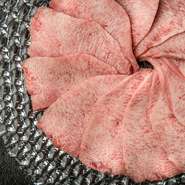 問屋経由では指定注文ができないプレミアム和牛タンです。
唯一無二の最高級タンをご賞味ください。