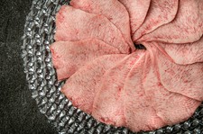 最上階からの夜景が見える、記念日や大切な方とのお食事に最適のプレミアムコースです。