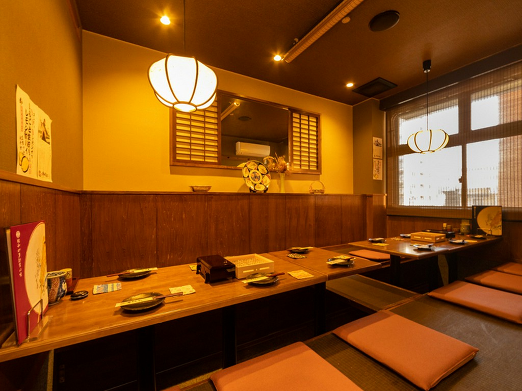 最大15名まで収容できる、大きめ掘りごたつ個室あり