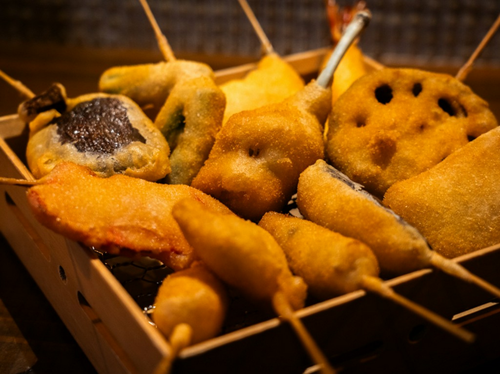 衣、油、ソースすべて手作り！『お任せ十種盛り』