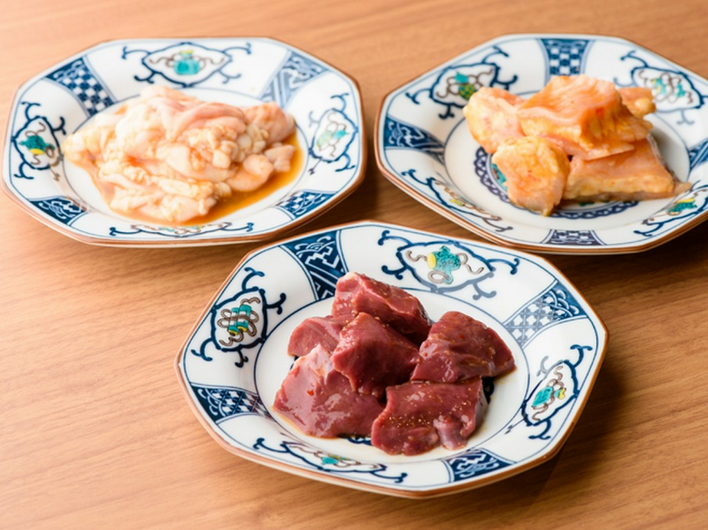 寺前氏が選びぬいた、上質な「お肉」と「ホルモン」が自慢