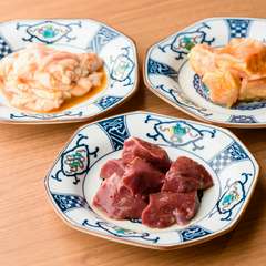 寺前氏が選びぬいた、上質な「お肉」と「ホルモン」が自慢