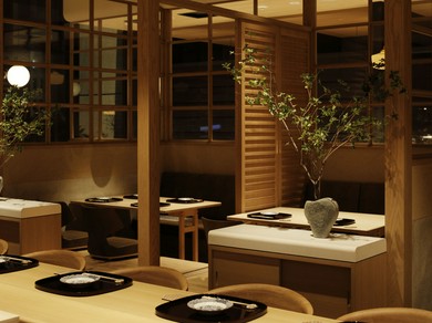 昼・夜問わず、大切なゲストを交えた会食にふさわしい料理店