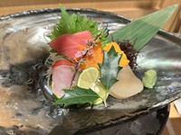 仕入れ状況によりコース内容、使用する食材は異なります。
厳選した海の幸を盛合せでお届けします。