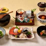 ■椀物　季節の椀物
■八寸　季節の小鉢３種　あしらい
■お食事　宇和島鯛めし、赤だし、香の物