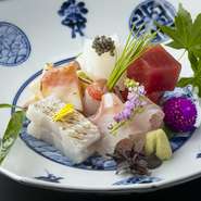 コースの内容は一例です。
その日の仕入れによって内容が変更になります。
お嫌いなもの、アレルギー等ございましたら事前にお申し付けくださいませ。

※コースのご予約・キャンセルは前日までとなっております。
当日キャンセルになられました場合、
キャンセル料はコース料金の原則100パーセント頂いております。
あらかじめご了承ください。
別途、サービス料１０％、個室ご希望の場合は個室代を頂戴しております。