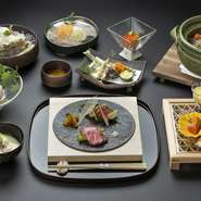 コースの内容は一例です。
その日の仕入れによって内容が変更になります。
お嫌いなもの、アレルギー等ございましたら事前にお申し付けくださいませ。

※コースのご予約・キャンセルは前日までとなっております。
下記の場合キャンセルはキャンセル料が発生いたします。
◆当日100％
◆前日又は１営業日　５０％
あらかじめご了承ください。
別途、サービス料１０％、個室ご希望の場合は個室代も頂戴しております。